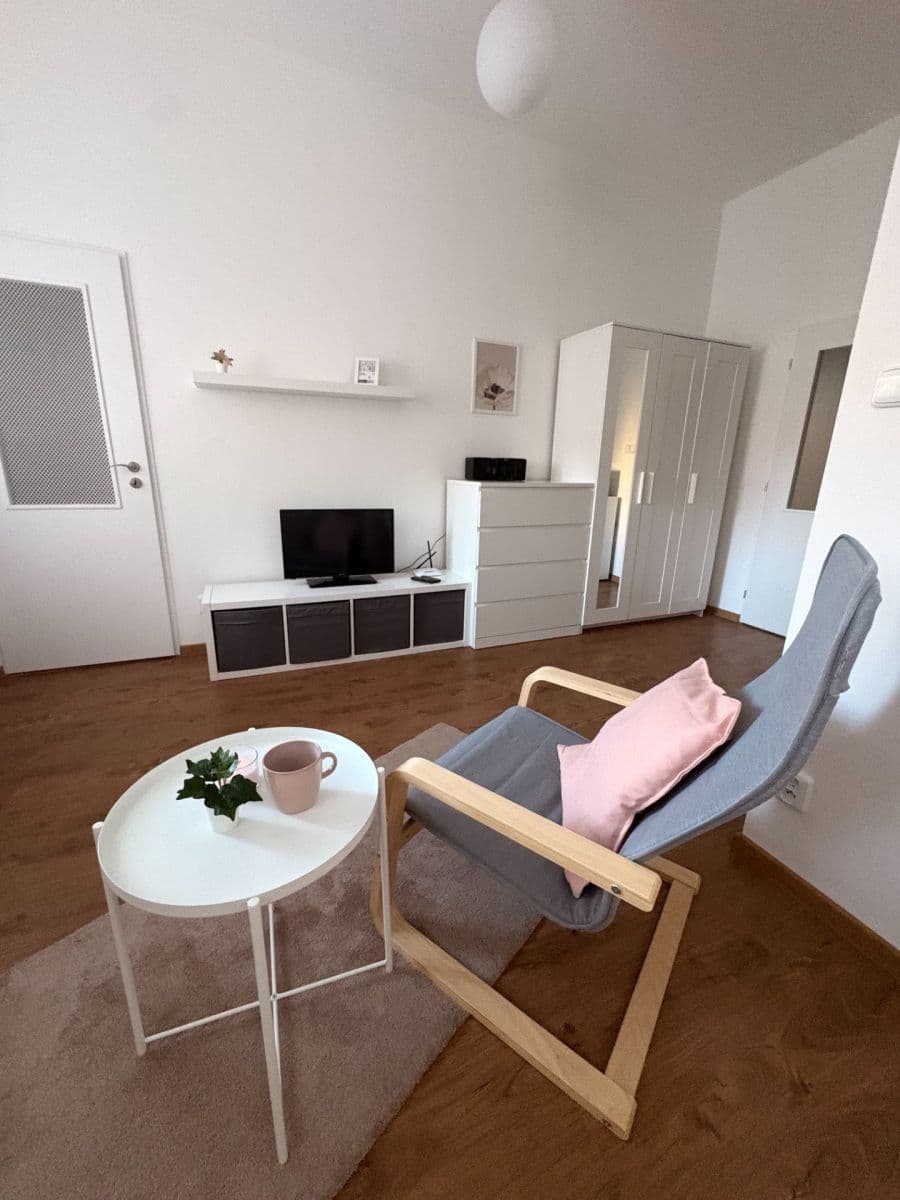 Studio flat to rent, 30 m², Kloboučnická, Prague, Prague Studio flat to rent, 30 m², Kloboučnická, Prague, Prague
