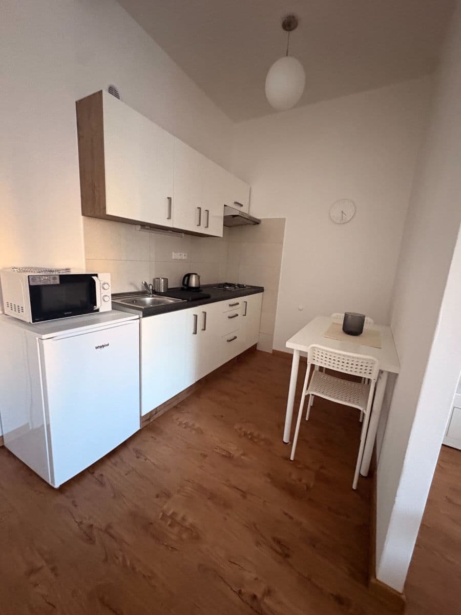 Studio flat to rent, 30 m², Kloboučnická, Prague, Prague Studio flat to rent, 30 m², Kloboučnická, Prague, Prague