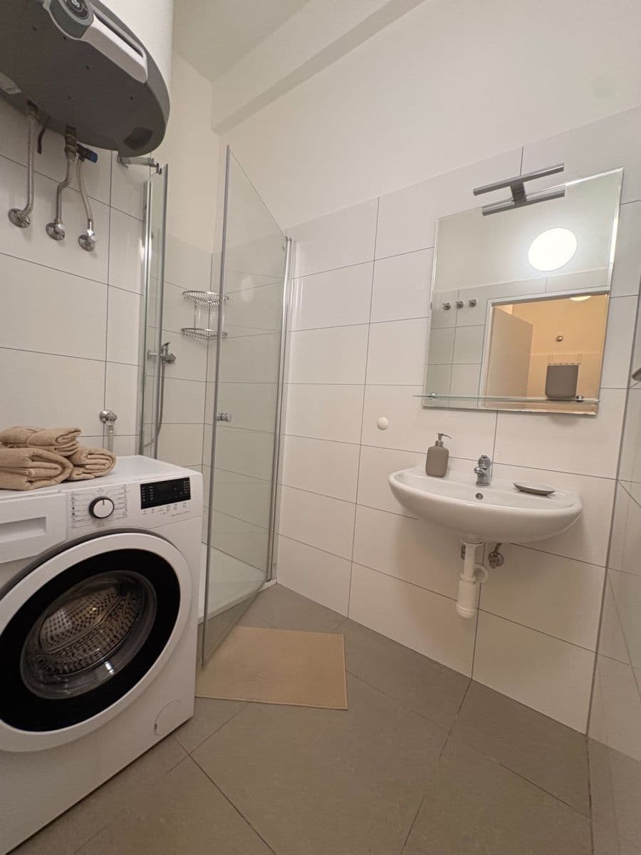 Studio flat to rent, 30 m², Kloboučnická, Prague, Prague Studio flat to rent, 30 m², Kloboučnická, Prague, Prague