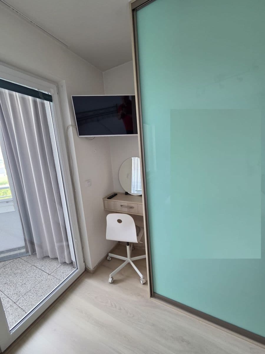 1 bedroom with open-plan kitchen flat to rent, 64 m², Modenská, Prague, Prague 1 bedroom with open-plan kitchen flat to rent, 64 m², Modenská, Prague, Prague