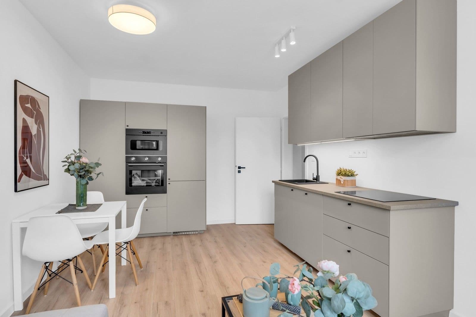 2 bedroom with open-plan kitchen flat for sale, 61 m², Černokostelecká, Prague, Prague 2 bedroom with open-plan kitchen flat for sale, 61 m², Černokostelecká, Prague, Prague