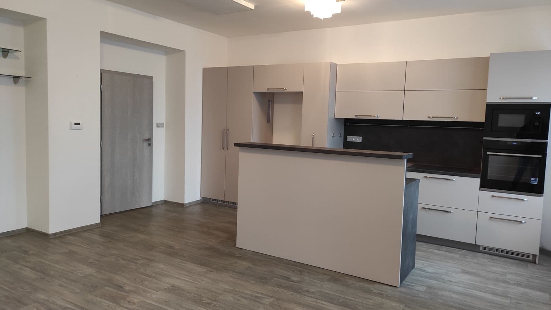 1 bedroom with open-plan kitchen flat to rent, 64 m², Husova, Čáslav, Středočeský Region 1 bedroom with open-plan kitchen flat to rent, 64 m², Husova, Čáslav, Středočeský Region