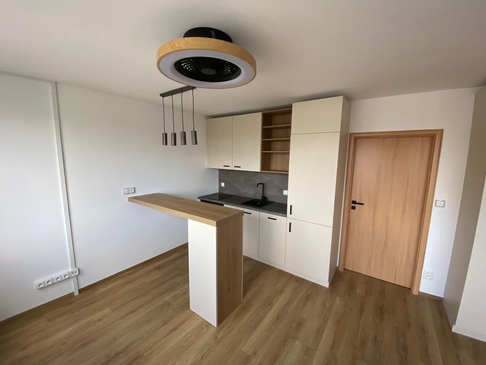 Studio flat to rent, 31 m², Hennerova, Prague, Prague Studio flat to rent, 31 m², Hennerova, Prague, Prague