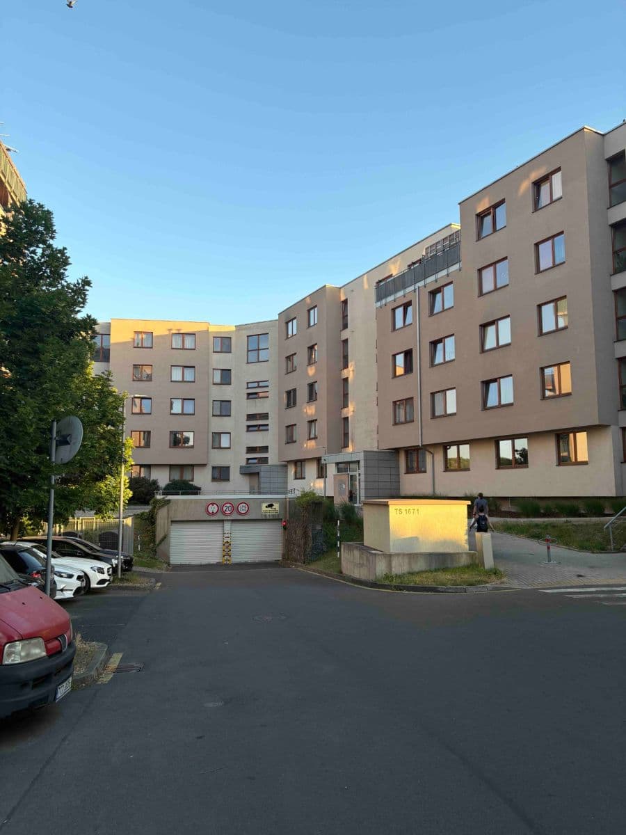 1 bedroom with open-plan kitchen flat to rent, 62 m², Athénská, Prague, Prague 1 bedroom with open-plan kitchen flat to rent, 62 m², Athénská, Prague, Prague