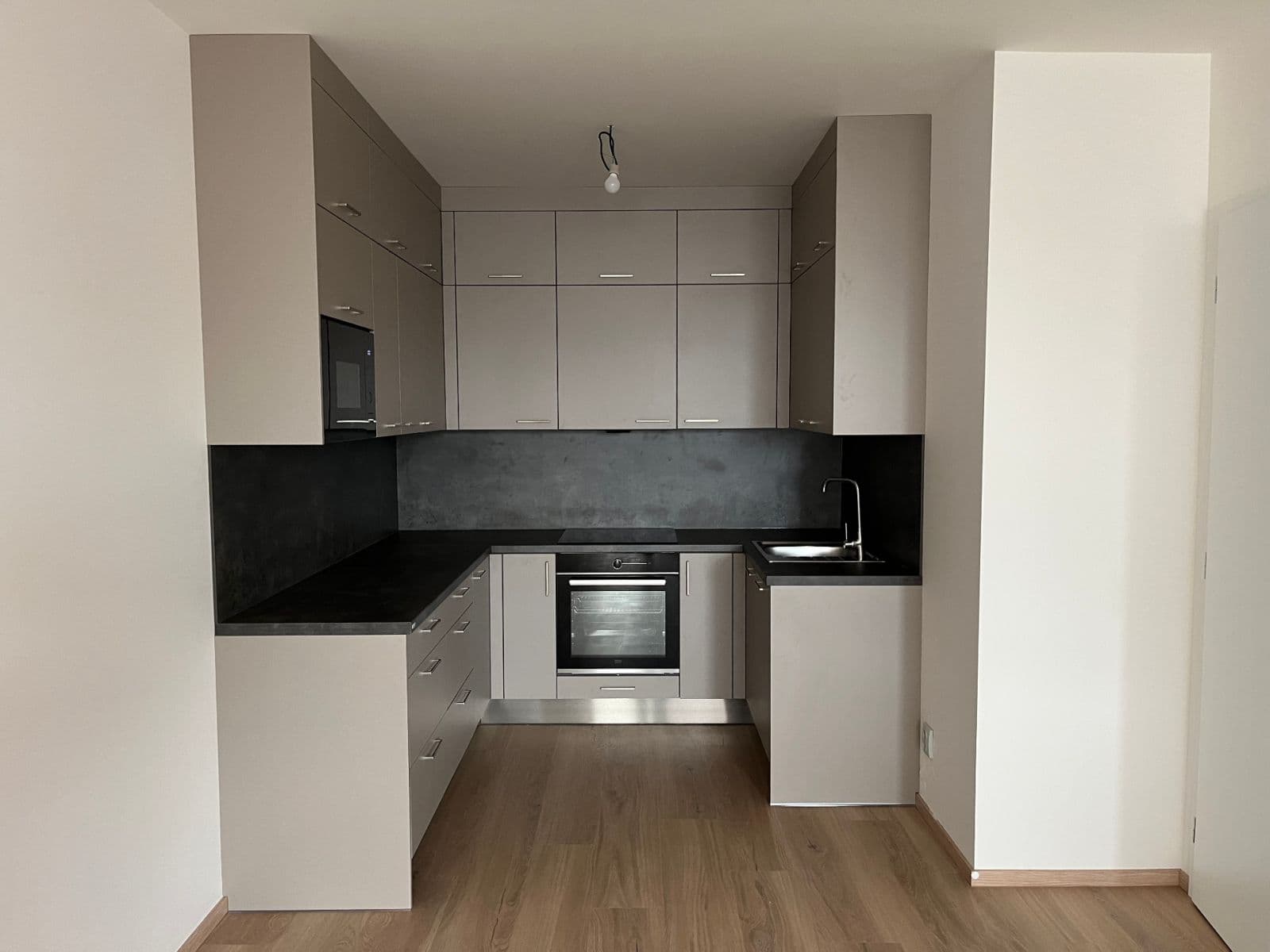 1 bedroom with open-plan kitchen flat to rent, 52 m², Waltariho, Prague, Prague 1 bedroom with open-plan kitchen flat to rent, 52 m², Waltariho, Prague, Prague