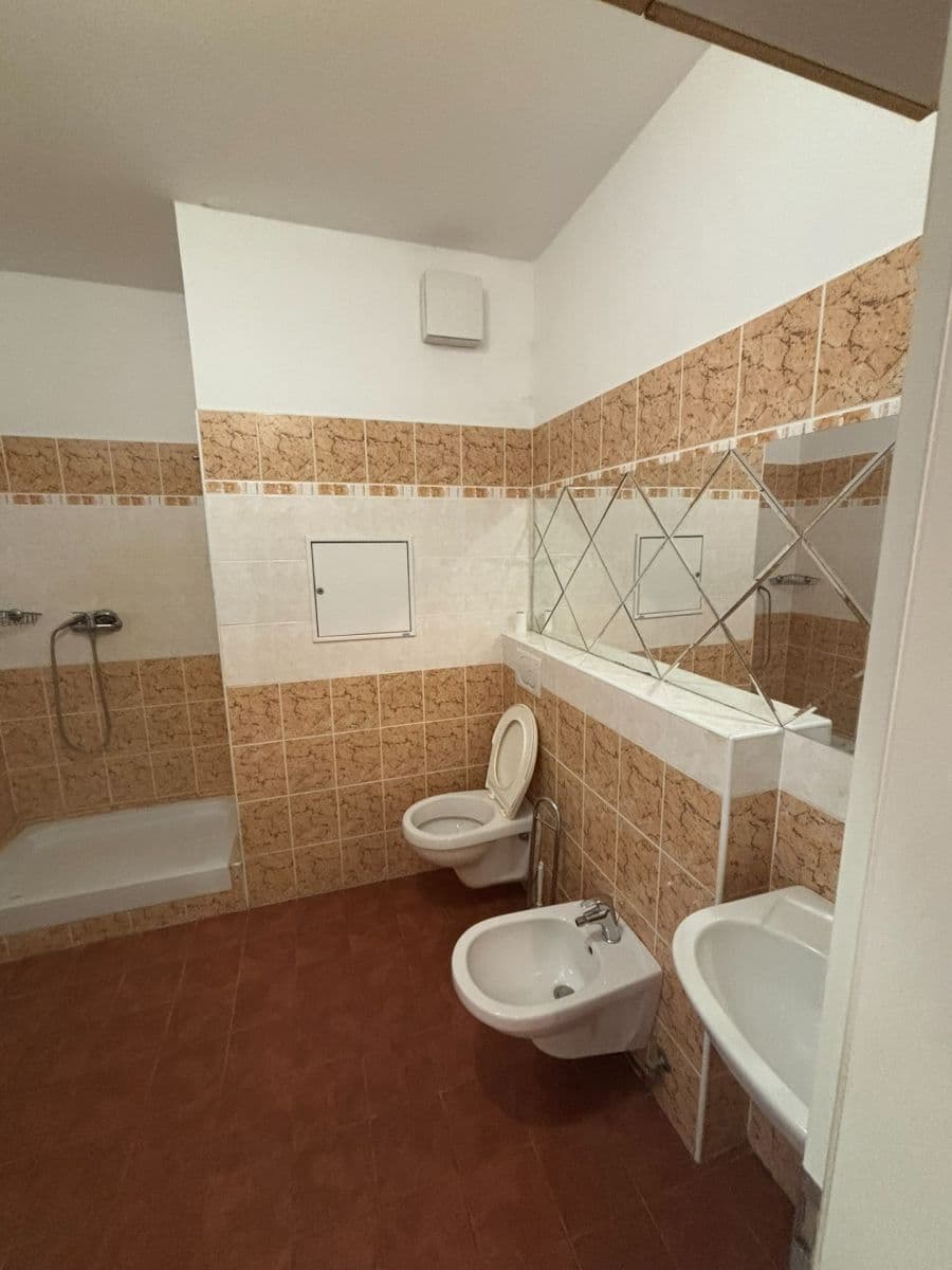 2 bedroom with open-plan kitchen flat for sale, 101 m², Osvoboditelů, Lovosice, Ústecký Region 2 bedroom with open-plan kitchen flat for sale, 101 m², Osvoboditelů, Lovosice, Ústecký Region