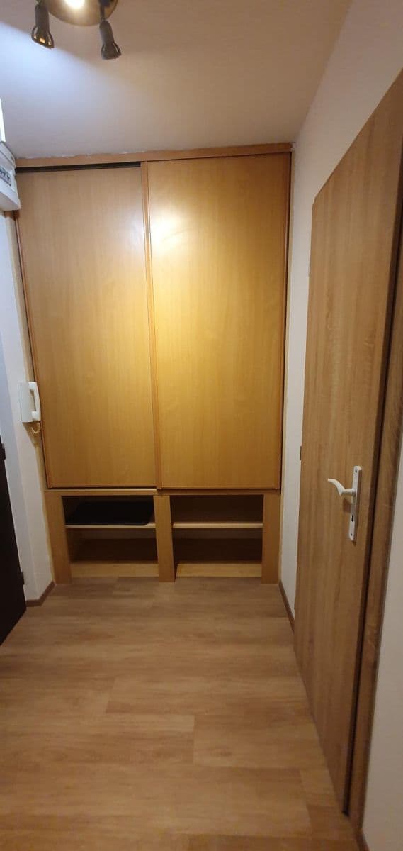 1 bedroom flat to rent, 35 m², Nad Stadionem, Králův Dvůr, Středočeský Region 1 bedroom flat to rent, 35 m², Nad Stadionem, Králův Dvůr, Středočeský Region