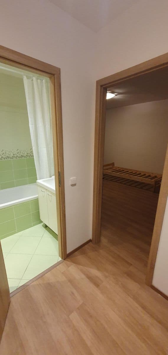1 bedroom flat to rent, 35 m², Nad Stadionem, Králův Dvůr, Středočeský Region 1 bedroom flat to rent, 35 m², Nad Stadionem, Králův Dvůr, Středočeský Region