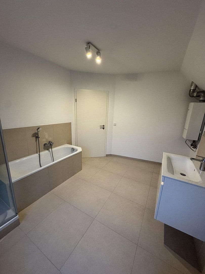 1 bedroom with open-plan kitchen flat to rent, 75 m², Weg nach den Hingbenden, Düsseldorf, North Rhine-Westphalia 1 bedroom with open-plan kitchen flat to rent, 75 m², Weg nach den Hingbenden, Düsseldorf, North Rhine-Westphalia