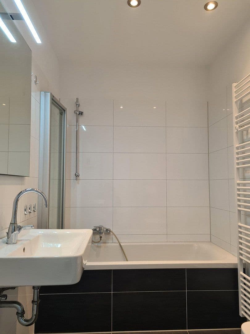 3 bedroom with open-plan kitchen flat to rent, 102 m², Uhlenbrockstrasse 13, Gelsenkirchen, North Rhine-Westphalia 3 bedroom with open-plan kitchen flat to rent, 102 m², Uhlenbrockstrasse 13, Gelsenkirchen, North Rhine-Westphalia