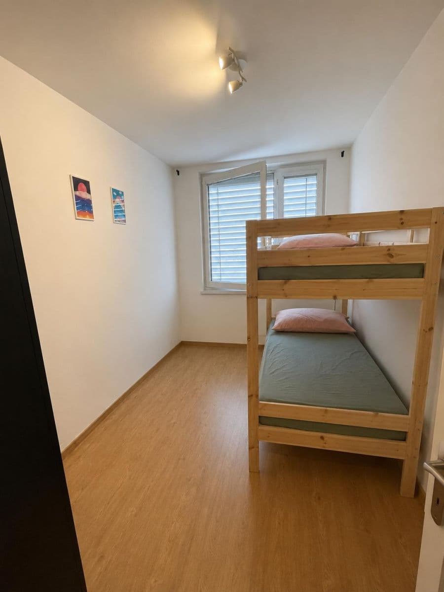 2 bedroom with open-plan kitchen flat to rent, 64 m², Makovského, Prague, Prague 2 bedroom with open-plan kitchen flat to rent, 64 m², Makovského, Prague, Prague