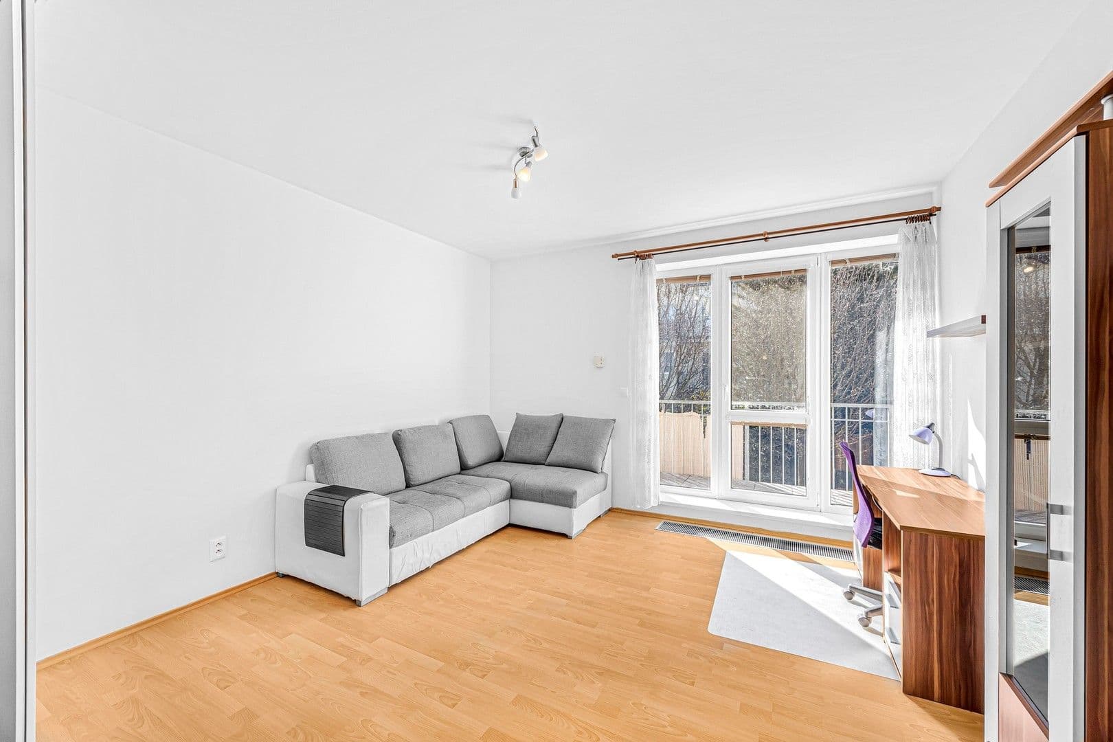 1 bedroom with open-plan kitchen flat to rent, 63 m², Wiesenthalova, Prague, Prague 1 bedroom with open-plan kitchen flat to rent, 63 m², Wiesenthalova, Prague, Prague