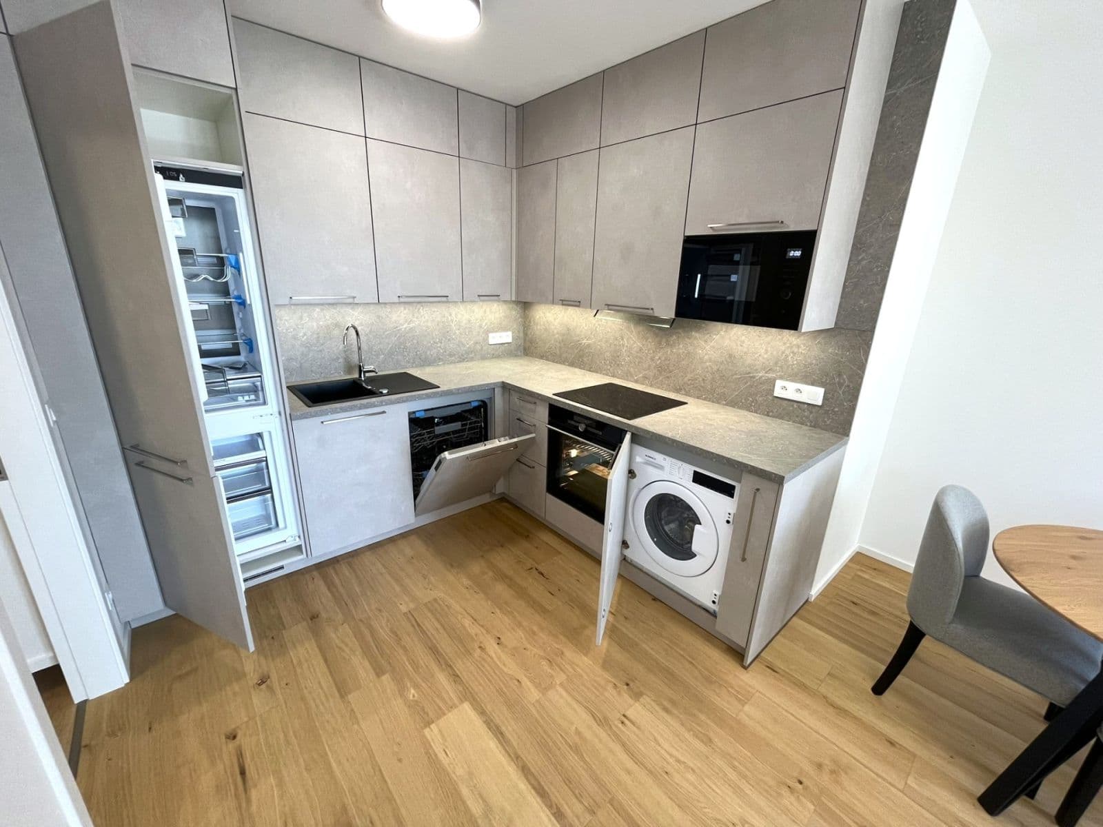 1 bedroom with open-plan kitchen flat to rent, 48 m², Bratislavská, Brno, Jihomoravský Region 1 bedroom with open-plan kitchen flat to rent, 48 m², Bratislavská, Brno, Jihomoravský Region