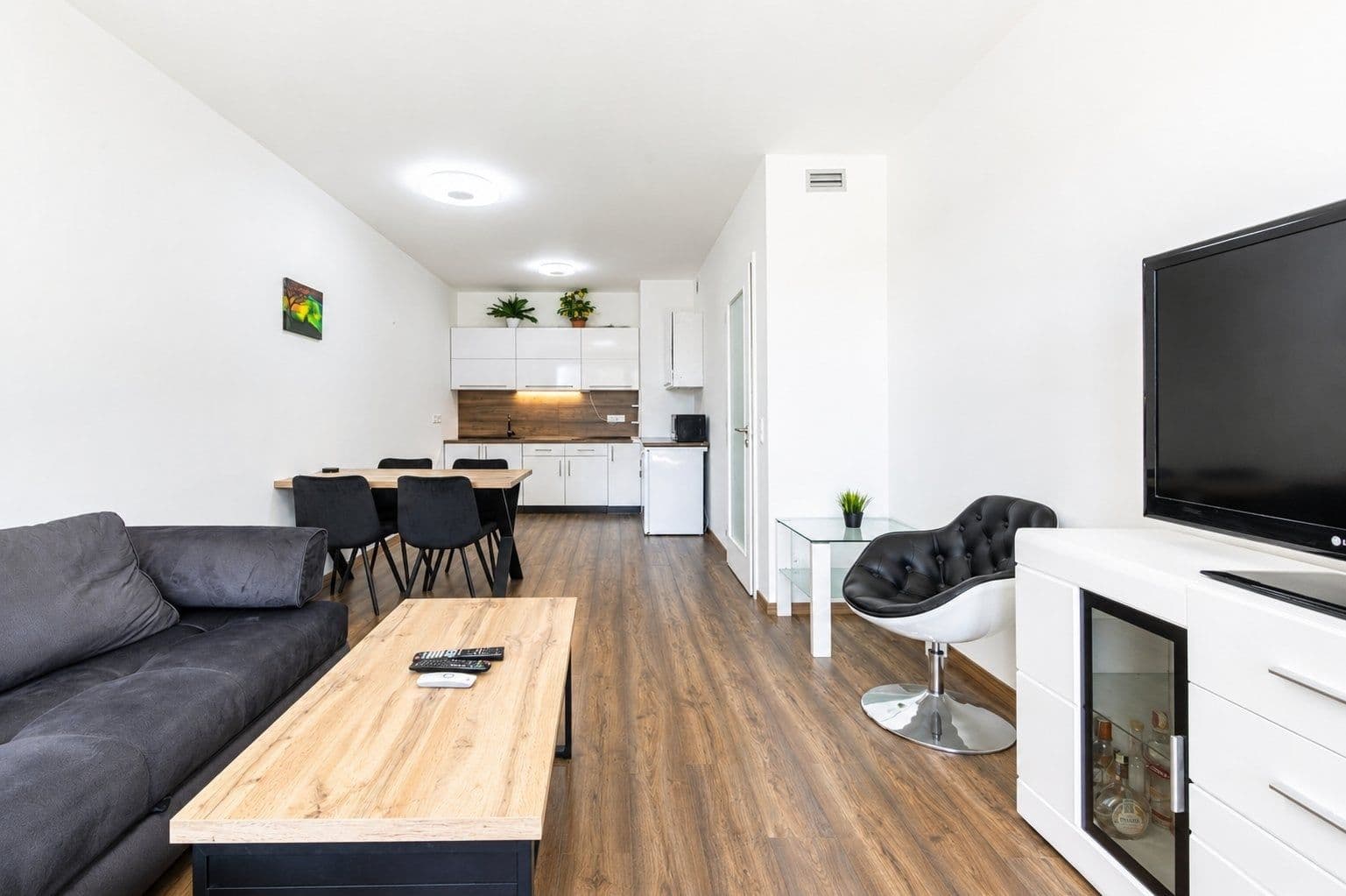 1 bedroom with open-plan kitchen flat to rent, 56 m², U plynárny, Prague, Prague 1 bedroom with open-plan kitchen flat to rent, 56 m², U plynárny, Prague, Prague