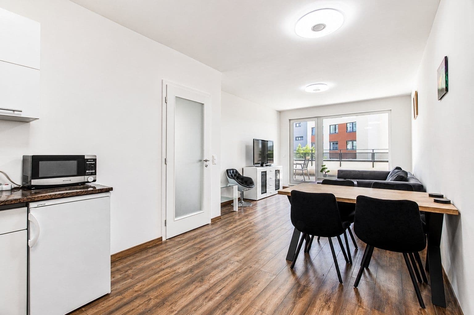 1 bedroom with open-plan kitchen flat to rent, 56 m², U plynárny, Prague, Prague 1 bedroom with open-plan kitchen flat to rent, 56 m², U plynárny, Prague, Prague