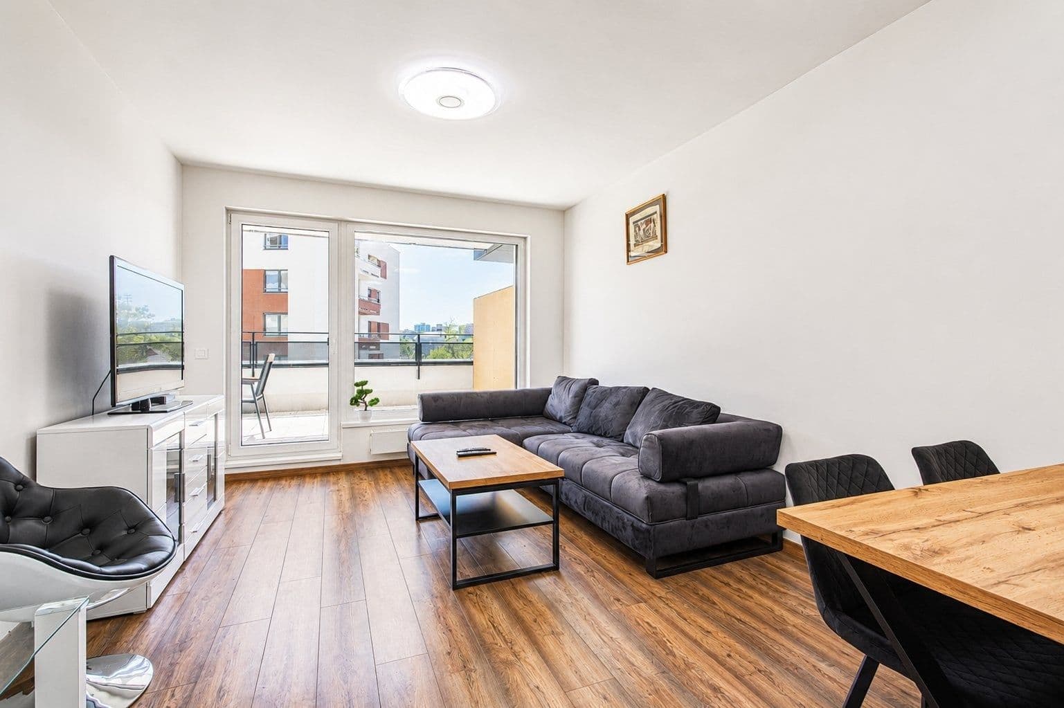 1 bedroom with open-plan kitchen flat to rent, 56 m², U plynárny, Prague, Prague 1 bedroom with open-plan kitchen flat to rent, 56 m², U plynárny, Prague, Prague