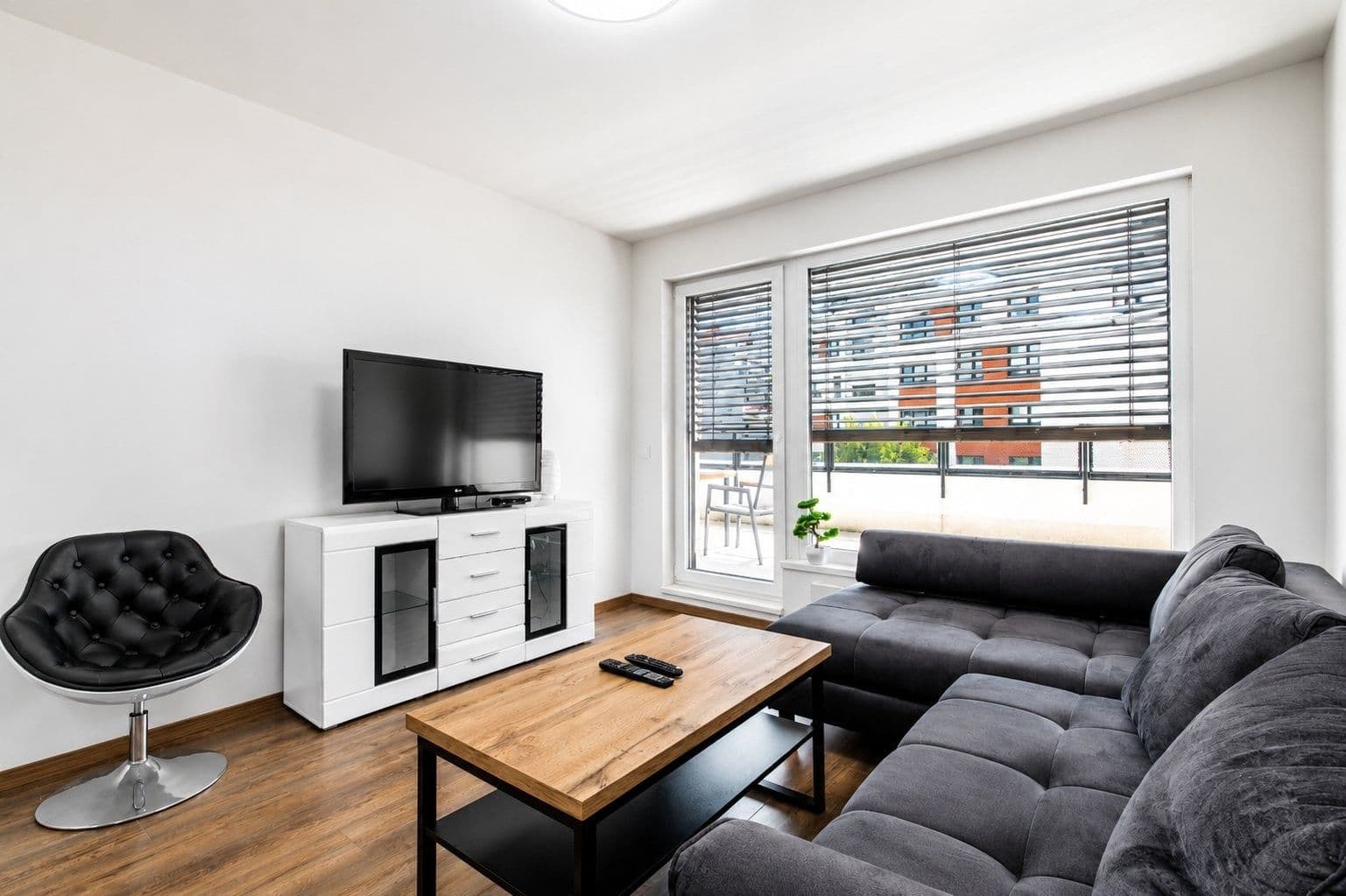 1 bedroom with open-plan kitchen flat to rent, 56 m², U plynárny, Prague, Prague 1 bedroom with open-plan kitchen flat to rent, 56 m², U plynárny, Prague, Prague