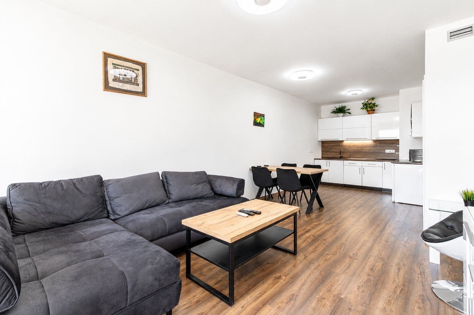 1 bedroom with open-plan kitchen flat to rent, 56 m², U plynárny, Prague, Prague 1 bedroom with open-plan kitchen flat to rent, 56 m², U plynárny, Prague, Prague