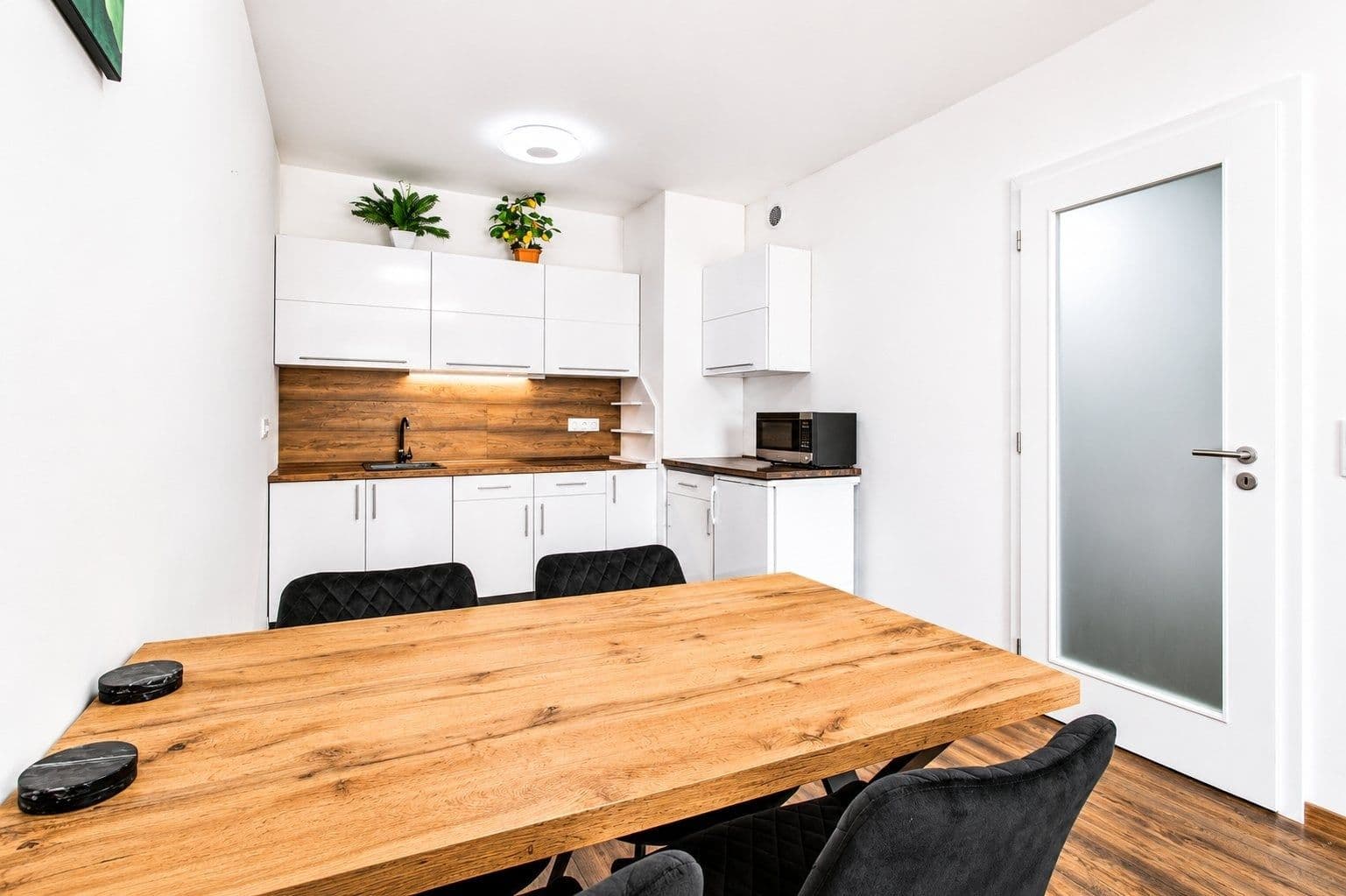 1 bedroom with open-plan kitchen flat to rent, 56 m², U plynárny, Prague, Prague 1 bedroom with open-plan kitchen flat to rent, 56 m², U plynárny, Prague, Prague
