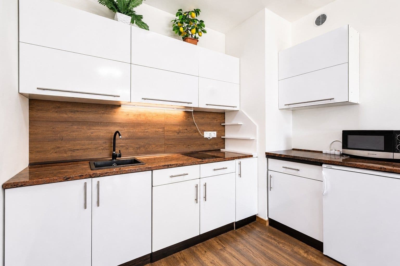 1 bedroom with open-plan kitchen flat to rent, 56 m², U plynárny, Prague, Prague 1 bedroom with open-plan kitchen flat to rent, 56 m², U plynárny, Prague, Prague