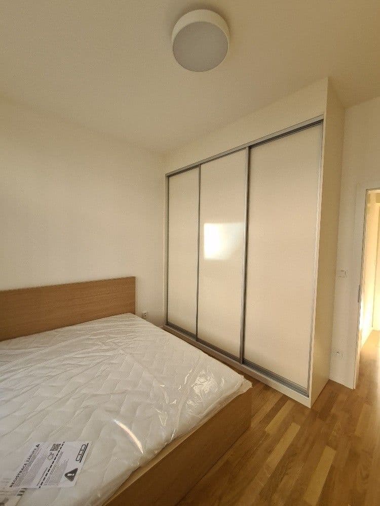 1 bedroom with open-plan kitchen flat to rent, 46 m², Tusarova, Prague, Prague 1 bedroom with open-plan kitchen flat to rent, 46 m², Tusarova, Prague, Prague