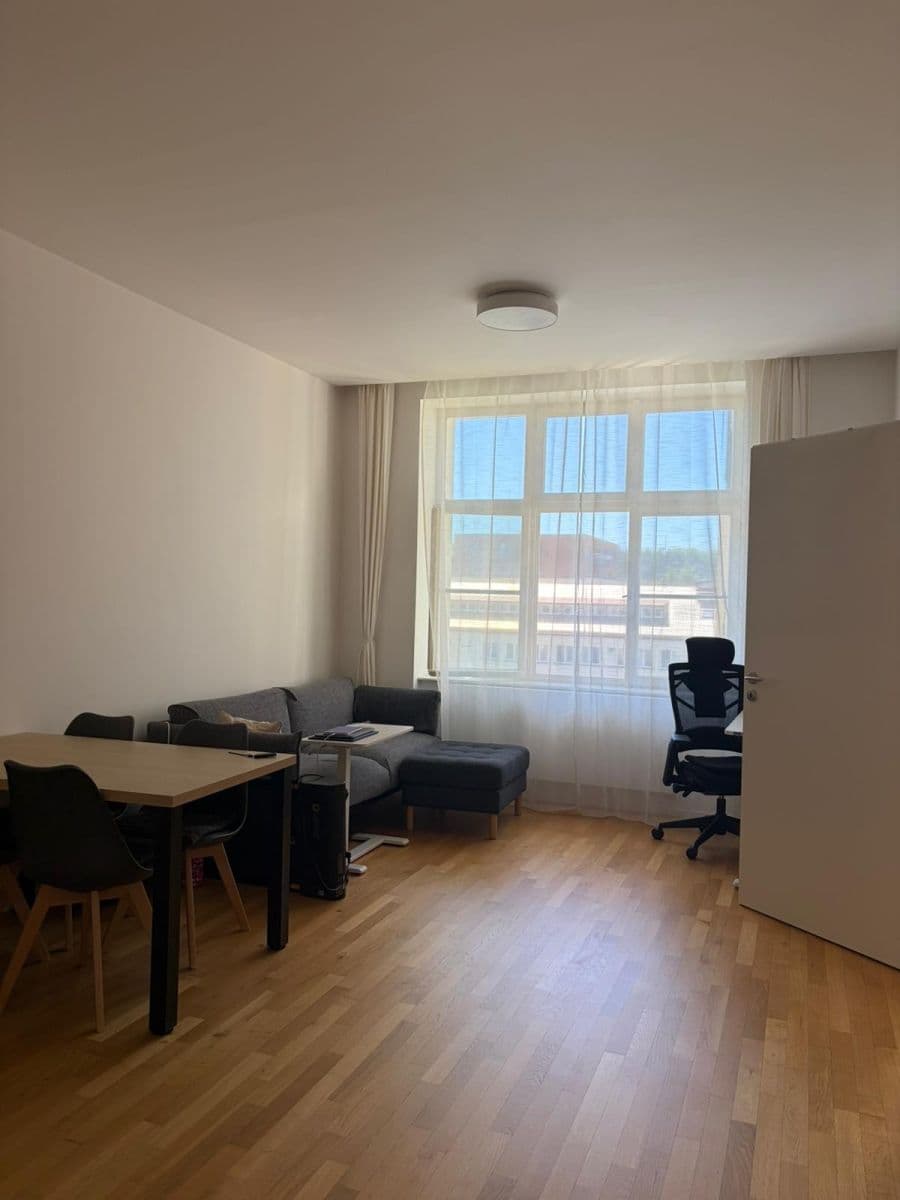 1 bedroom with open-plan kitchen flat to rent, 46 m², Tusarova, Prague, Prague 1 bedroom with open-plan kitchen flat to rent, 46 m², Tusarova, Prague, Prague