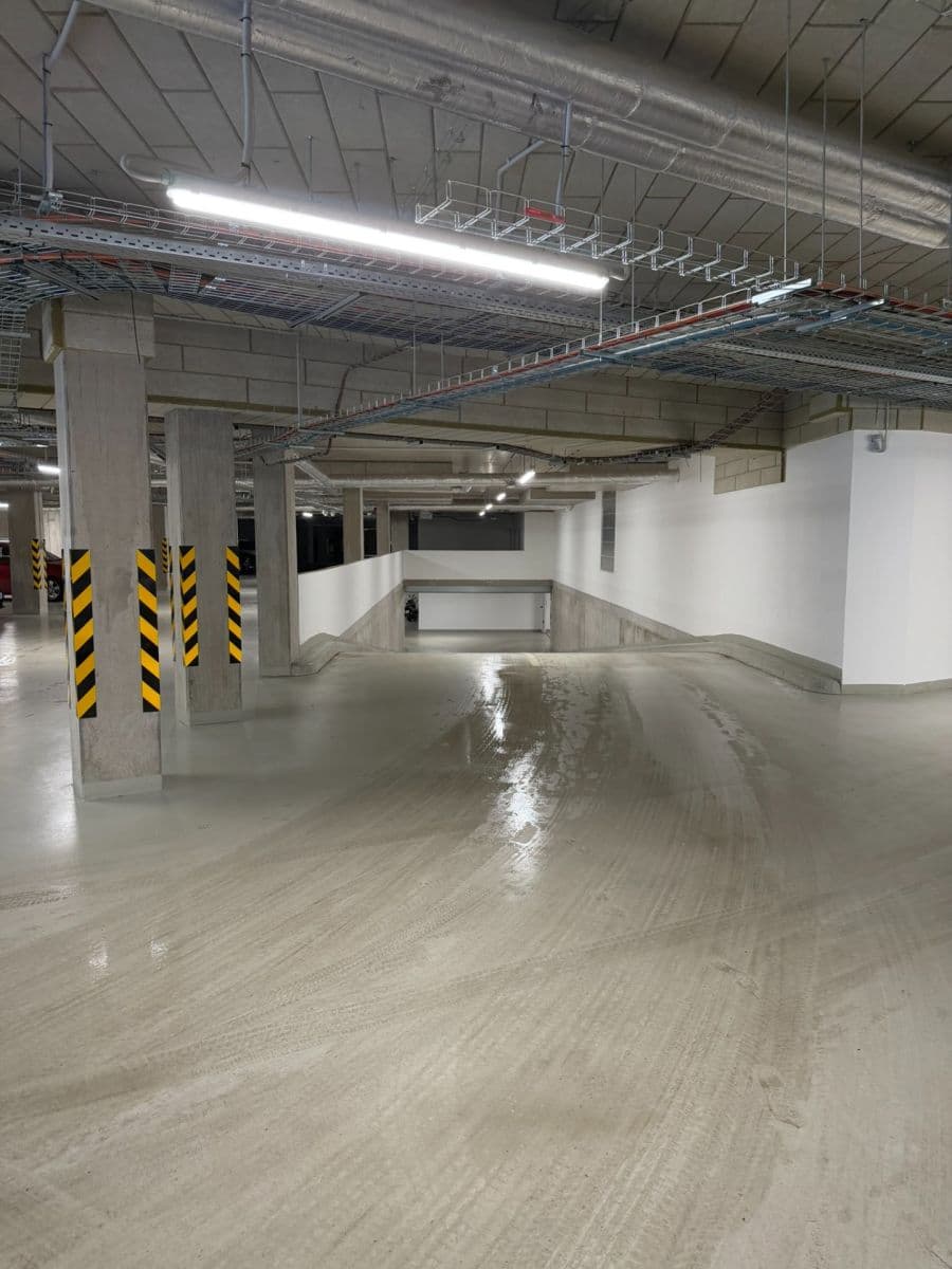 garage to rent, 14 m², třída Generála Píky, Brno, Jihomoravský Region garage to rent, 14 m², třída Generála Píky, Brno, Jihomoravský Region