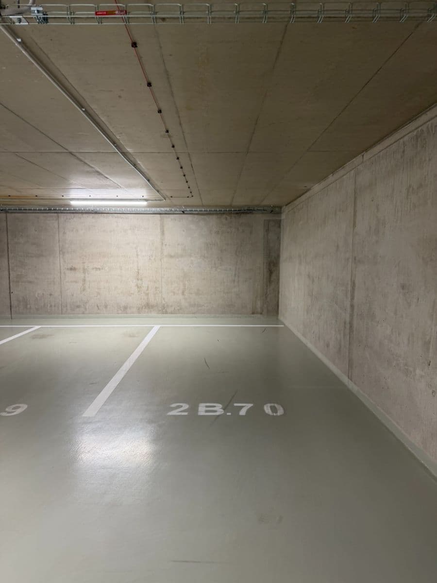 garage to rent, 14 m², třída Generála Píky, Brno, Jihomoravský Region garage to rent, 14 m², třída Generála Píky, Brno, Jihomoravský Region