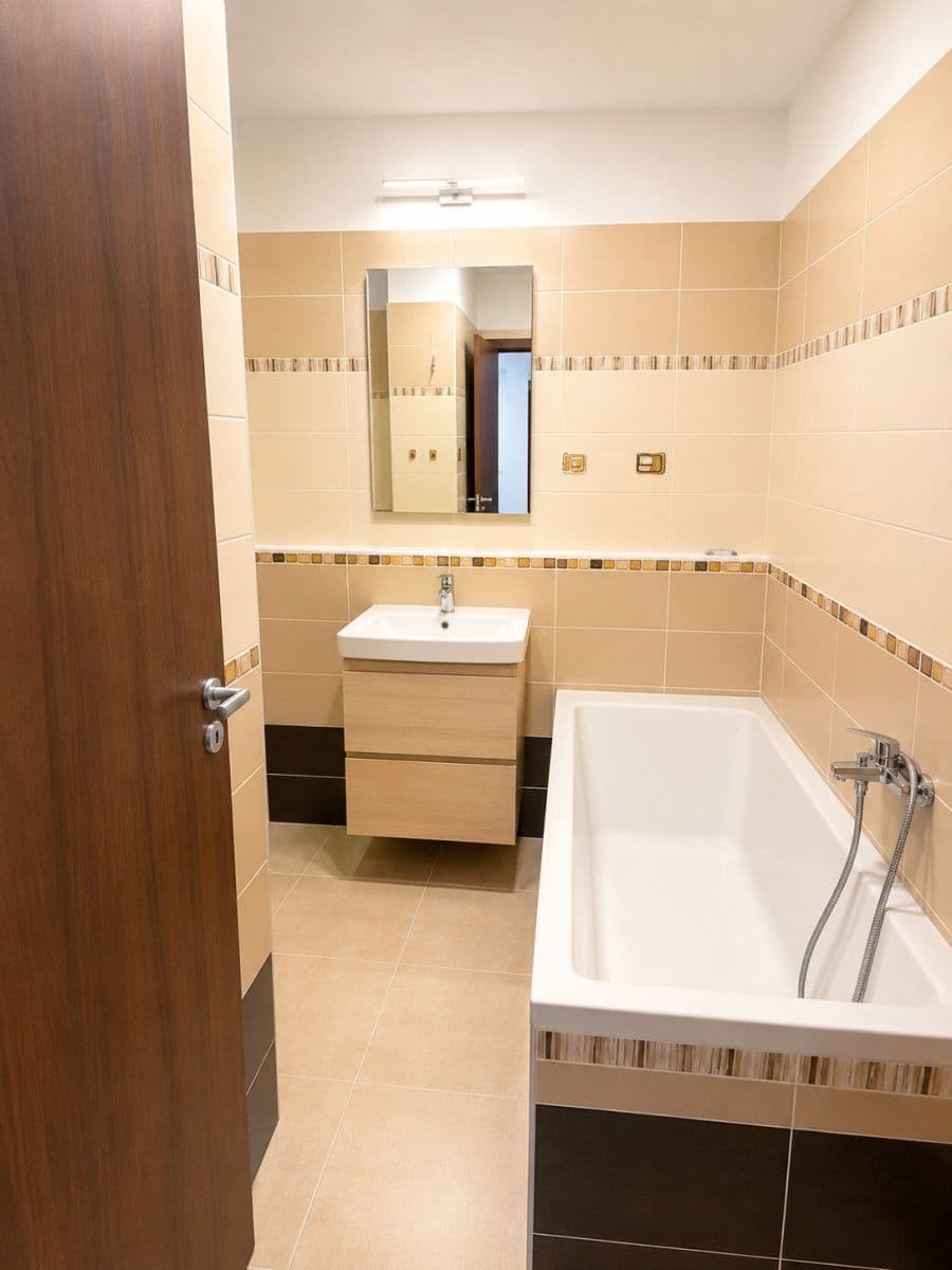 3 bedroom flat to rent, 70 m², Zvonařova, Lovosice, Ústecký Region 3 bedroom flat to rent, 70 m², Zvonařova, Lovosice, Ústecký Region