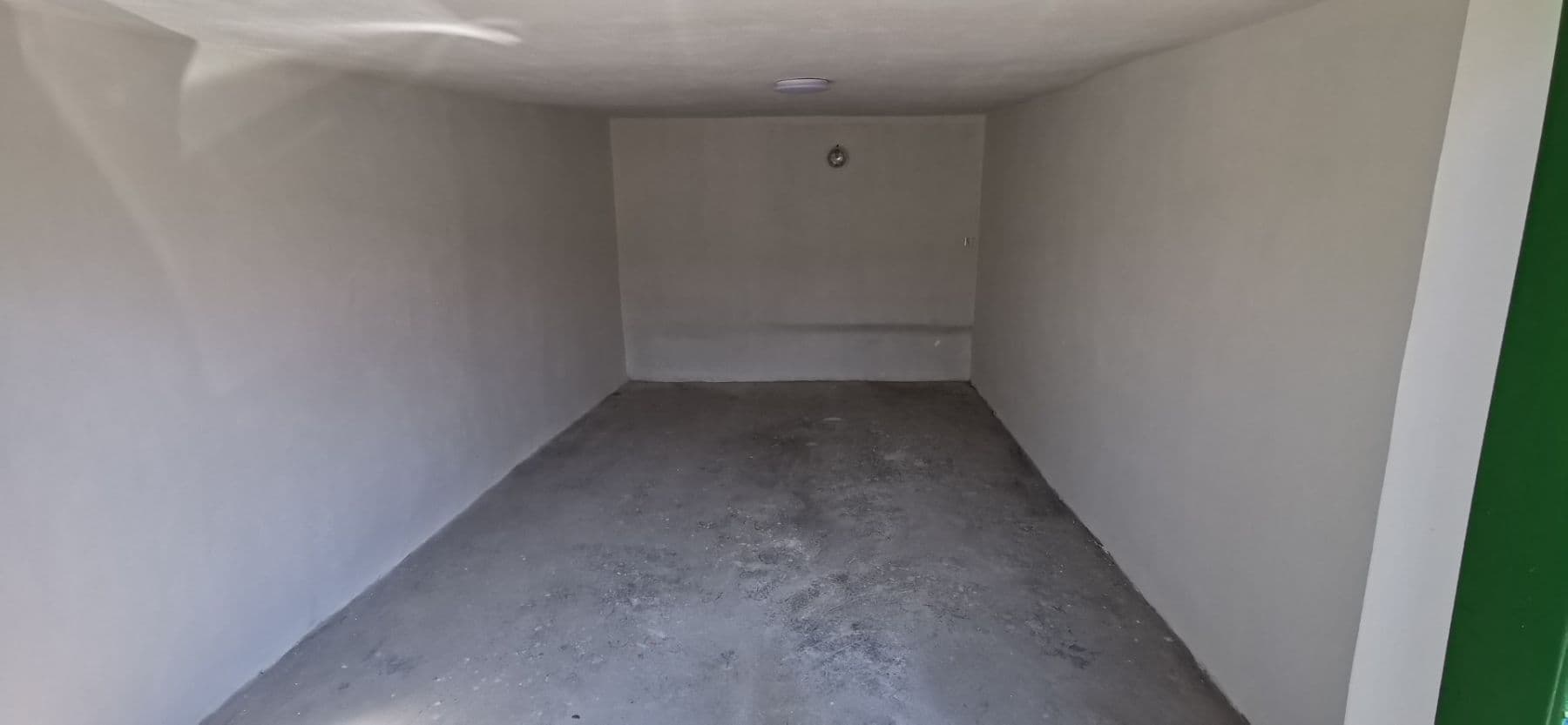 garage to rent, 19 m², Frýdek-Místek, Moravskoslezský Region garage to rent, 19 m², Frýdek-Místek, Moravskoslezský Region