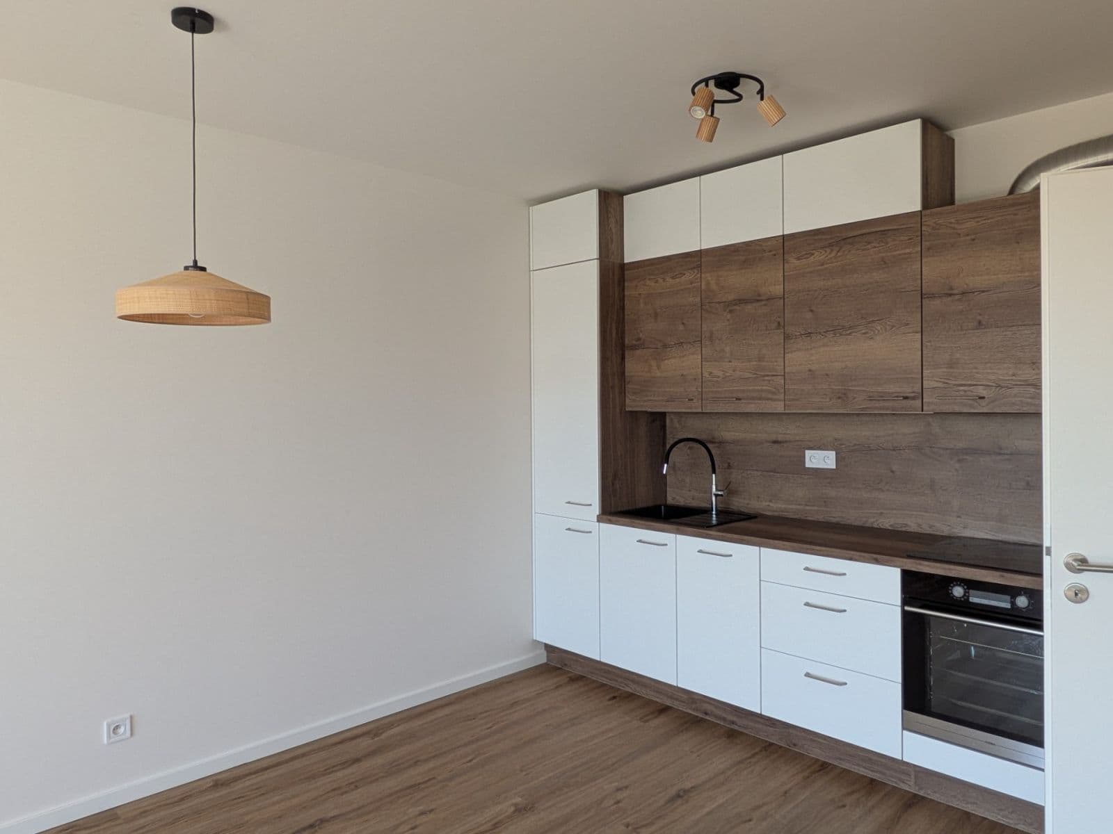 1 bedroom with open-plan kitchen flat to rent, 50 m², Ke křížku, Kladno, Středočeský Region 1 bedroom with open-plan kitchen flat to rent, 50 m², Ke křížku, Kladno, Středočeský Region