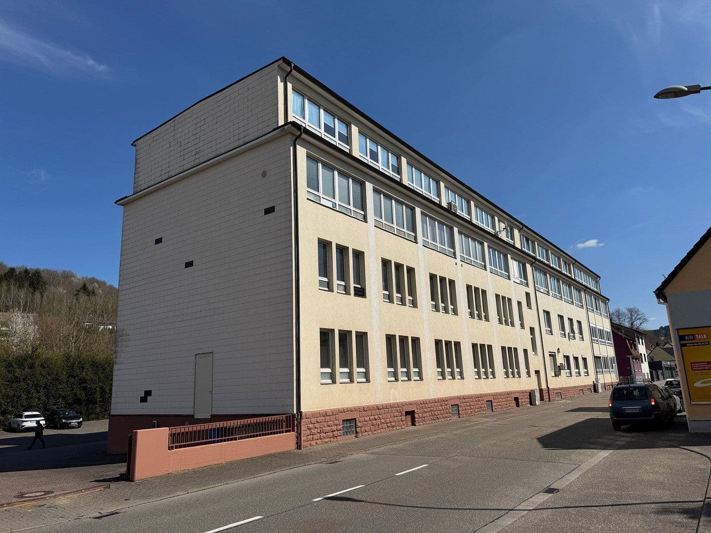 non-residential property to rent, 1,348 m², Hauptstraße 186, Waldfischbach-Burgalben, Rhineland-Palatinate non-residential property to rent, 1,348 m², Hauptstraße 186, Waldfischbach-Burgalben, Rhineland-Palatinate