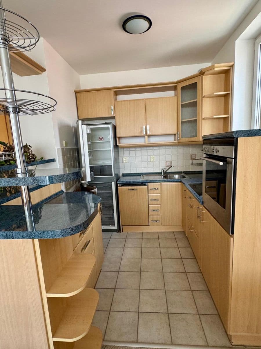 2 bedroom with open-plan kitchen flat for sale, 76 m², Pastevců, Prague, Prague 2 bedroom with open-plan kitchen flat for sale, 76 m², Pastevců, Prague, Prague