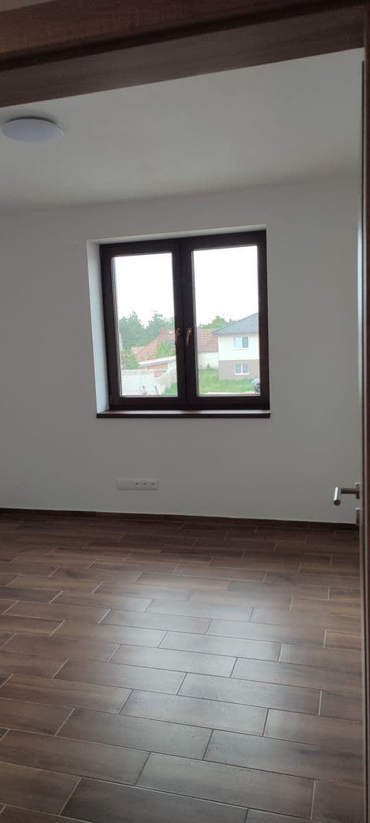 2 bedroom with open-plan kitchen flat to rent, 70 m², Polerady, Středočeský Region 2 bedroom with open-plan kitchen flat to rent, 70 m², Polerady, Středočeský Region