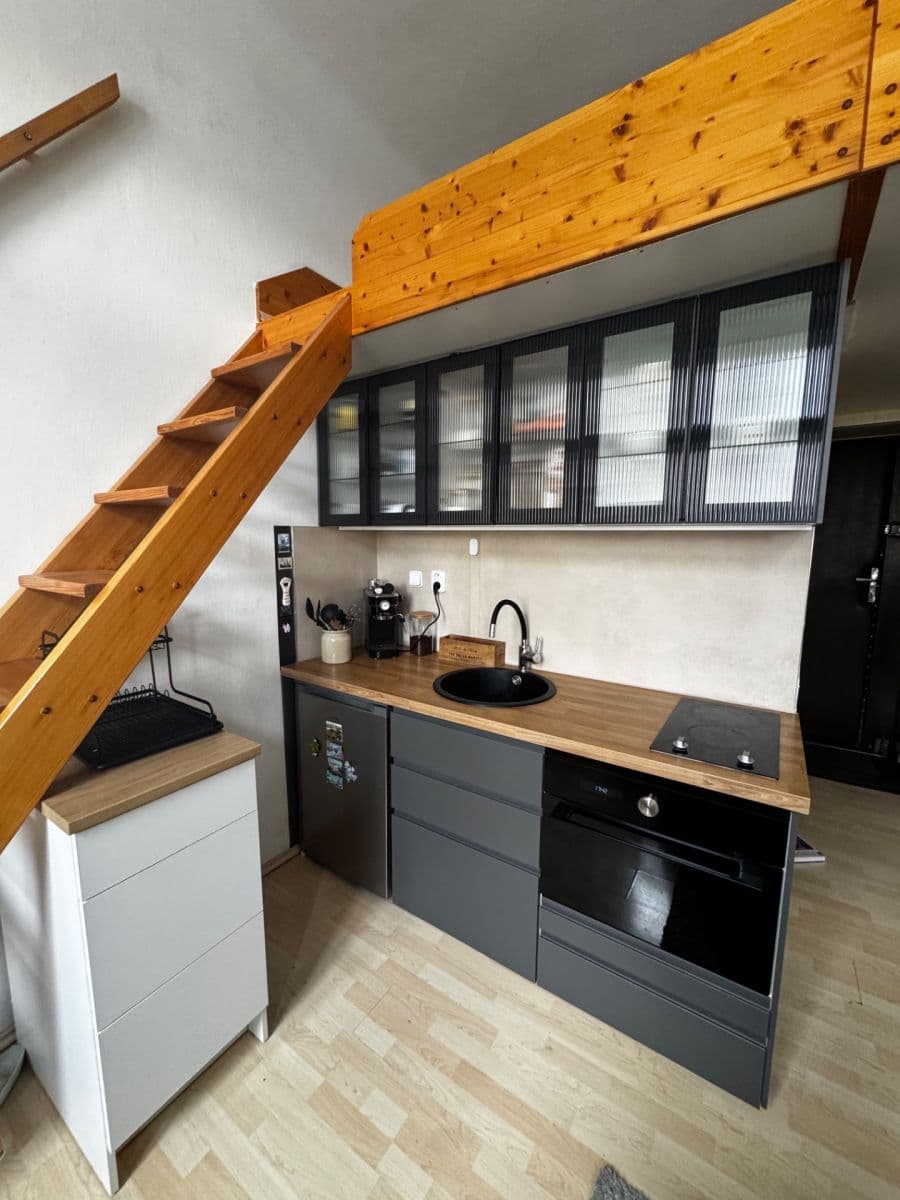 Studio flat to rent, 22 m², Na Žertvách, Prague, Prague Studio flat to rent, 22 m², Na Žertvách, Prague, Prague