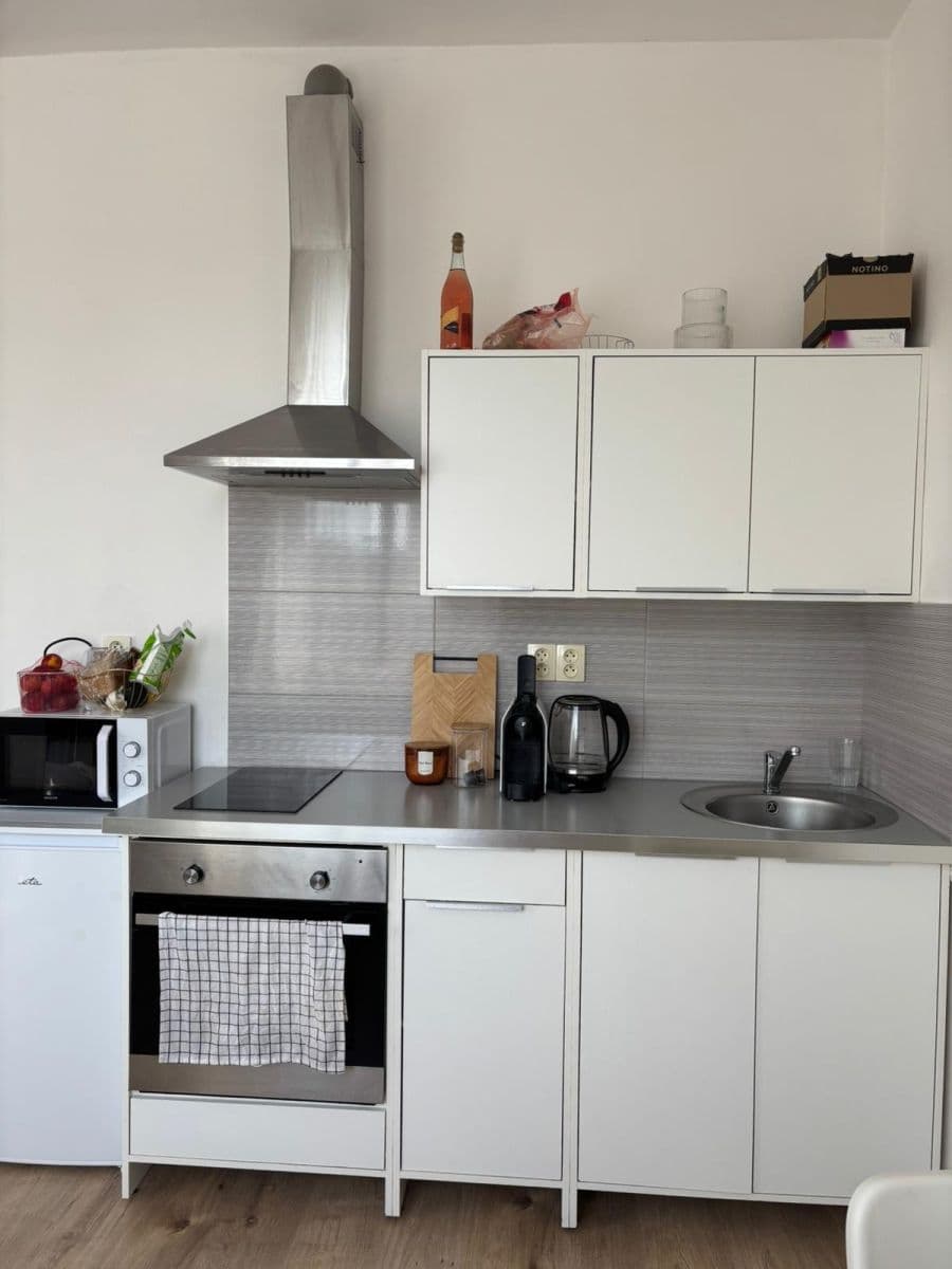 Small studio flat to rent, 24 m², Husova tř., České Budějovice, Jihočeský Region Small studio flat to rent, 24 m², Husova tř., České Budějovice, Jihočeský Region
