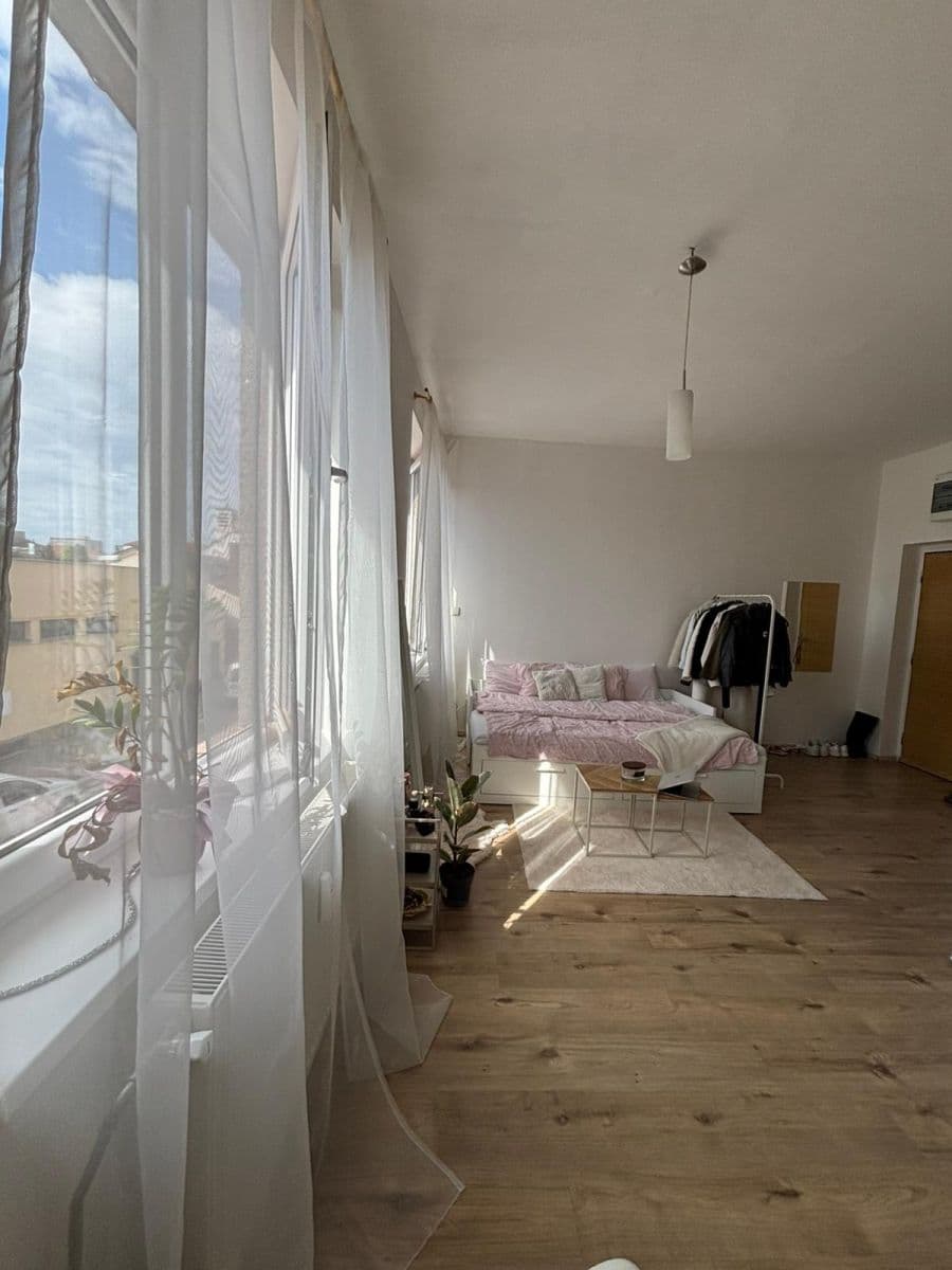 Small studio flat to rent, 24 m², Husova tř., České Budějovice, Jihočeský Region Small studio flat to rent, 24 m², Husova tř., České Budějovice, Jihočeský Region