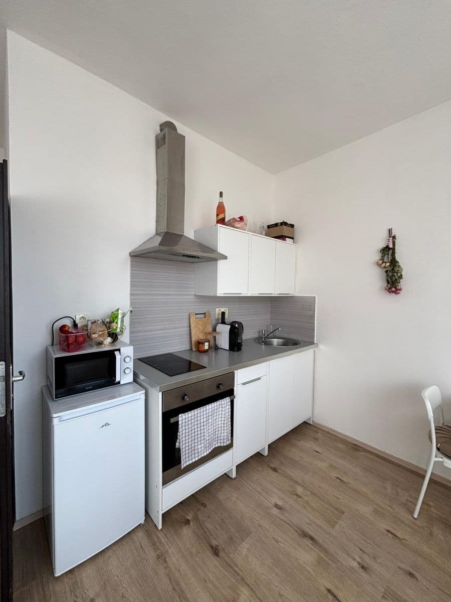 Small studio flat to rent, 24 m², Husova tř., České Budějovice, Jihočeský Region Small studio flat to rent, 24 m², Husova tř., České Budějovice, Jihočeský Region