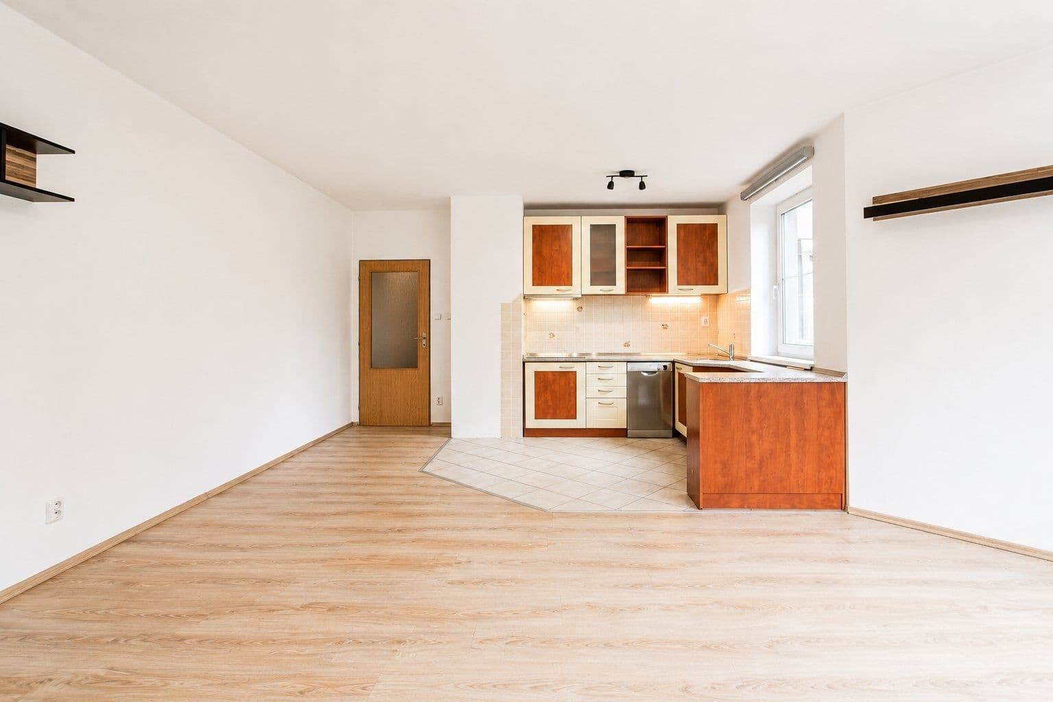 Studio flat to rent, 50 m², Kmochova, Hostivice, Středočeský Region Studio flat to rent, 50 m², Kmochova, Hostivice, Středočeský Region