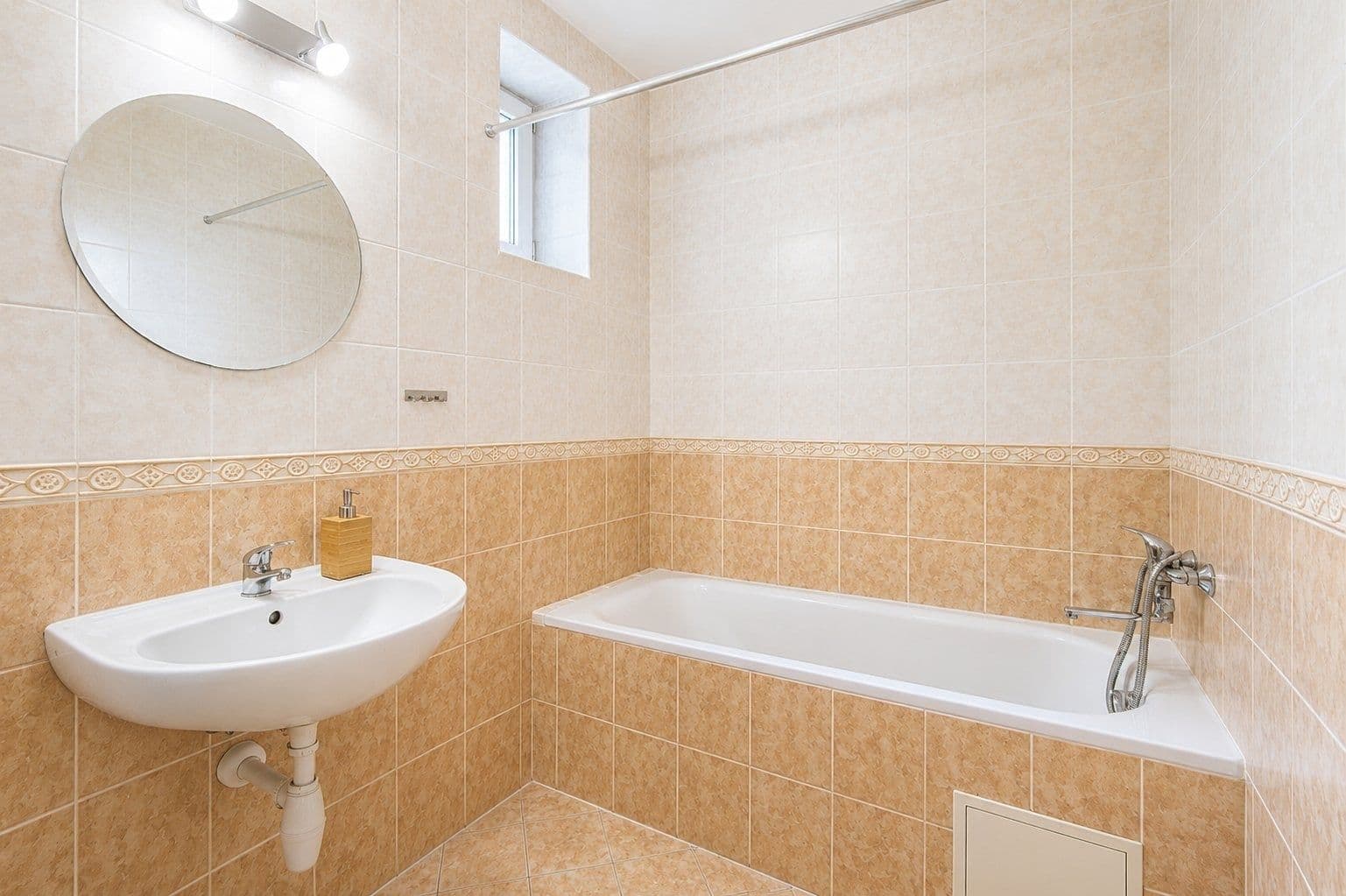Studio flat to rent, 50 m², Kmochova, Hostivice, Středočeský Region Studio flat to rent, 50 m², Kmochova, Hostivice, Středočeský Region