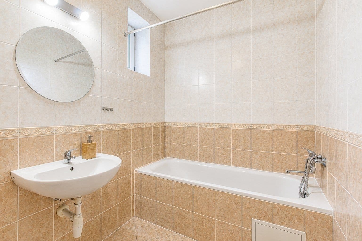 Studio flat to rent, 50 m², Kmochova, Hostivice, Středočeský Region Studio flat to rent, 50 m², Kmochova, Hostivice, Středočeský Region