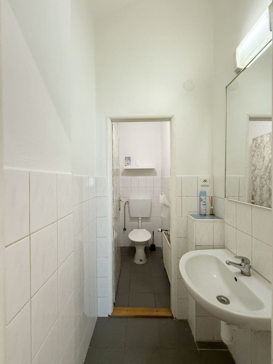 3 bedroom with open-plan kitchen flat to rent, 90 m², Sevastopolská, Prague, Prague 3 bedroom with open-plan kitchen flat to rent, 90 m², Sevastopolská, Prague, Prague