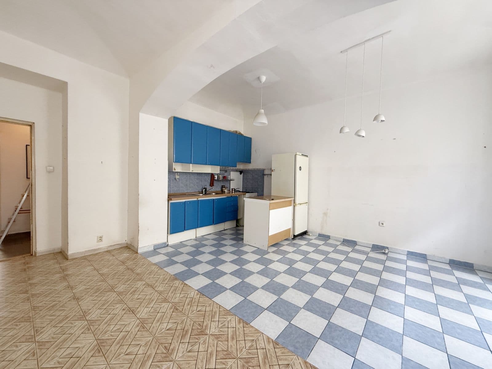 3 bedroom with open-plan kitchen flat to rent, 90 m², Sevastopolská, Prague, Prague 3 bedroom with open-plan kitchen flat to rent, 90 m², Sevastopolská, Prague, Prague