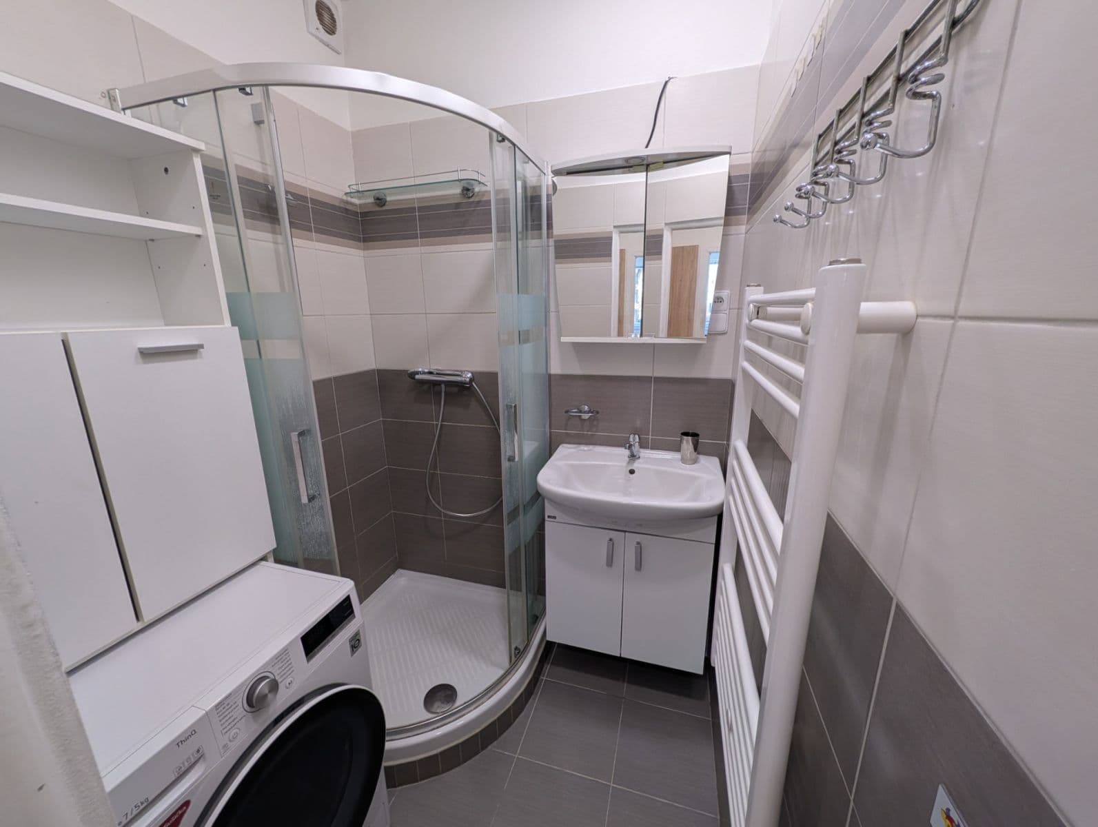 3 bedroom with open-plan kitchen flat to rent, 70 m², Fabiánova, Prague, Prague 3 bedroom with open-plan kitchen flat to rent, 70 m², Fabiánova, Prague, Prague
