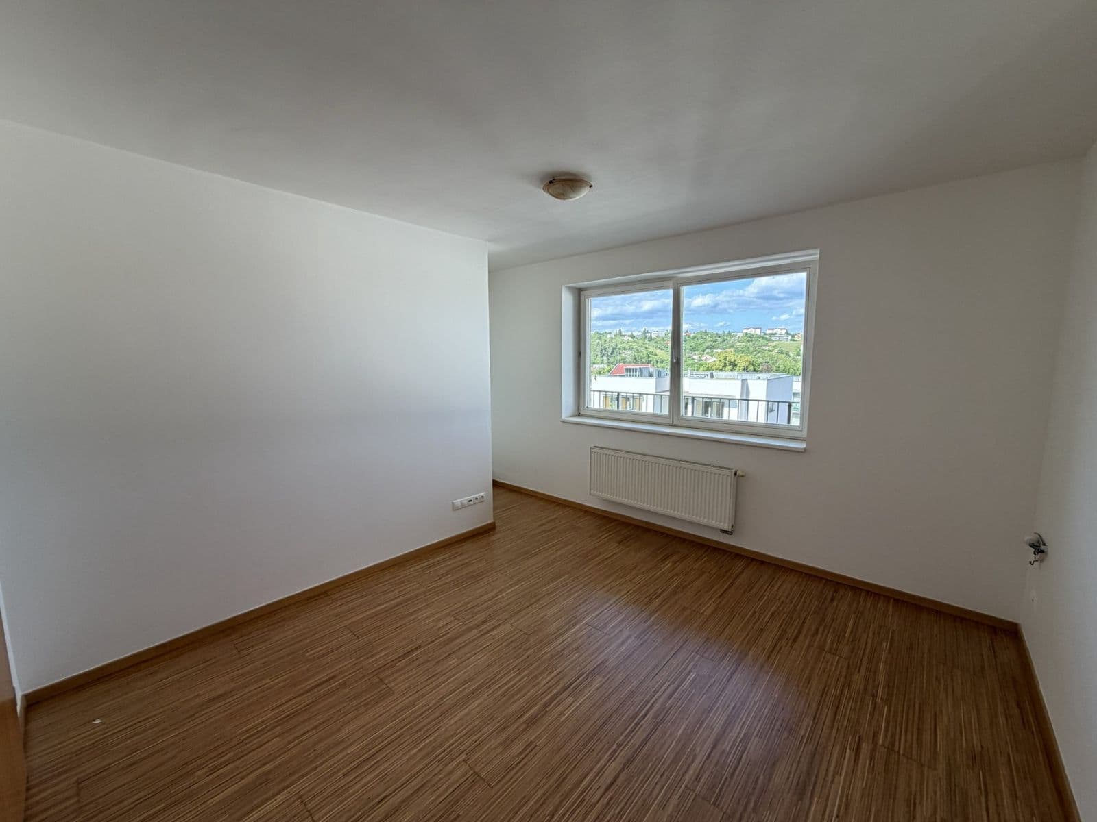 2 bedroom with open-plan kitchen flat to rent, 120 m², Palackého třída, Brno, Jihomoravský Region 2 bedroom with open-plan kitchen flat to rent, 120 m², Palackého třída, Brno, Jihomoravský Region