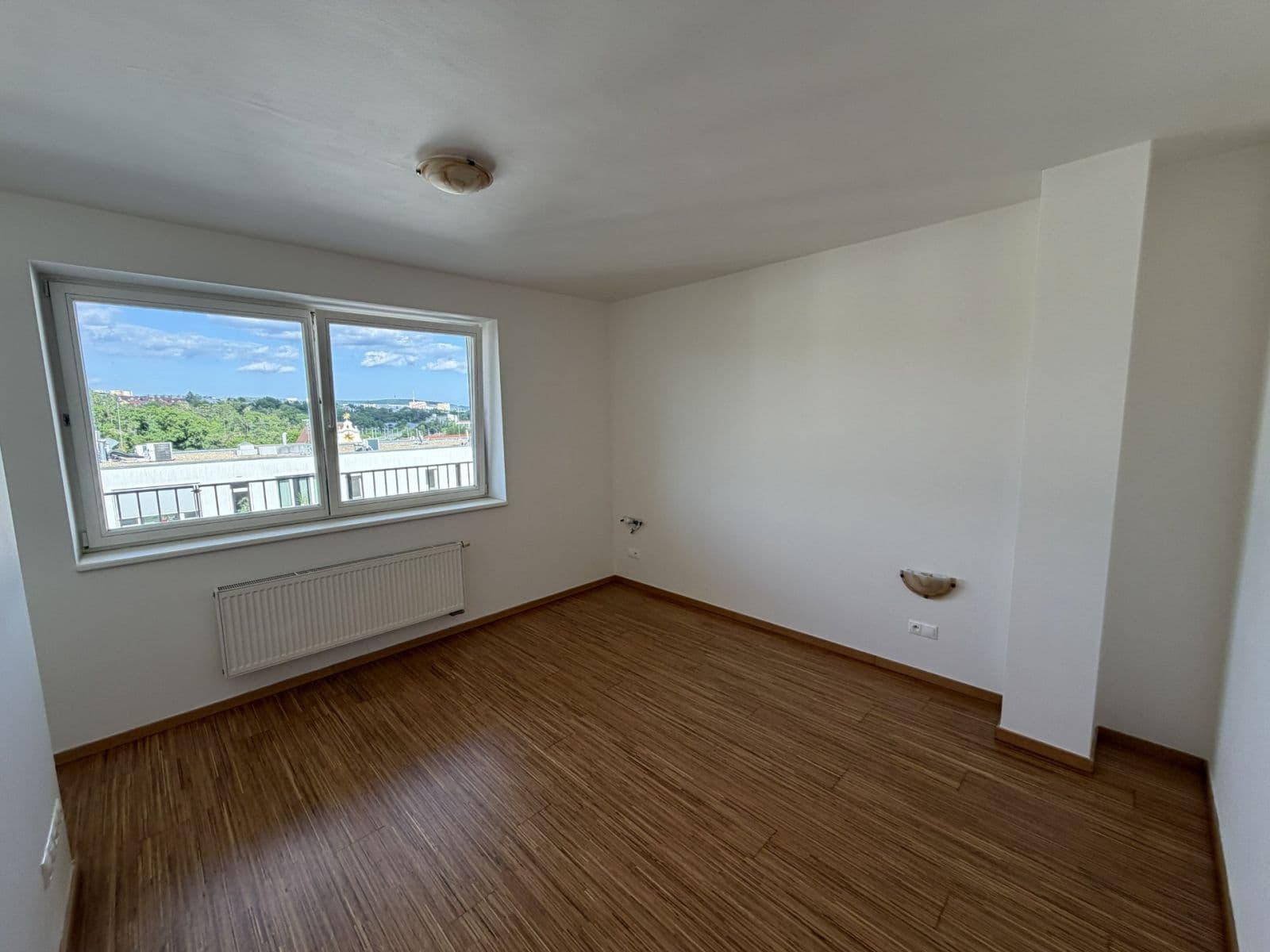 2 bedroom with open-plan kitchen flat to rent, 120 m², Palackého třída, Brno, Jihomoravský Region 2 bedroom with open-plan kitchen flat to rent, 120 m², Palackého třída, Brno, Jihomoravský Region