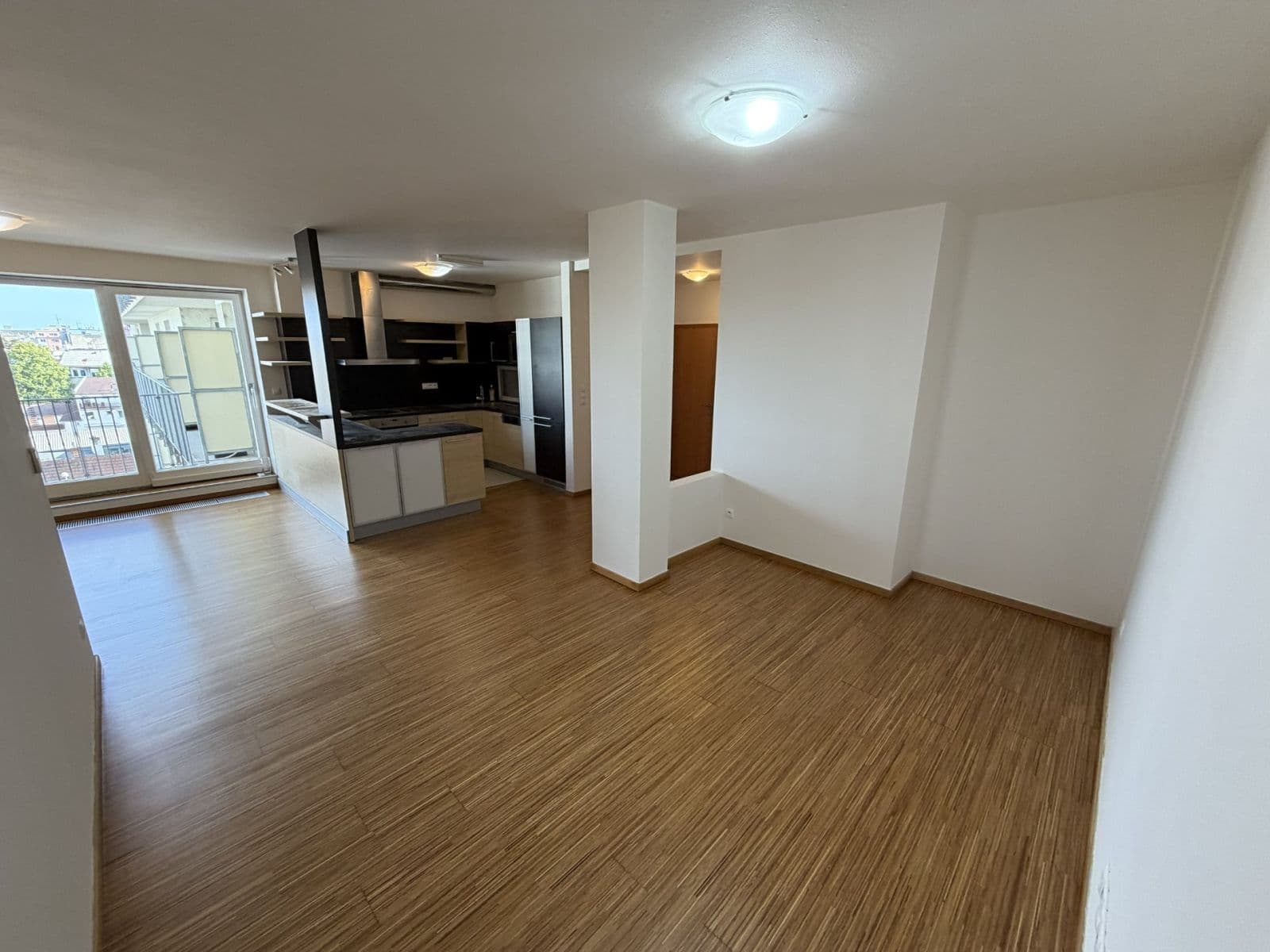 2 bedroom with open-plan kitchen flat to rent, 120 m², Palackého třída, Brno, Jihomoravský Region 2 bedroom with open-plan kitchen flat to rent, 120 m², Palackého třída, Brno, Jihomoravský Region