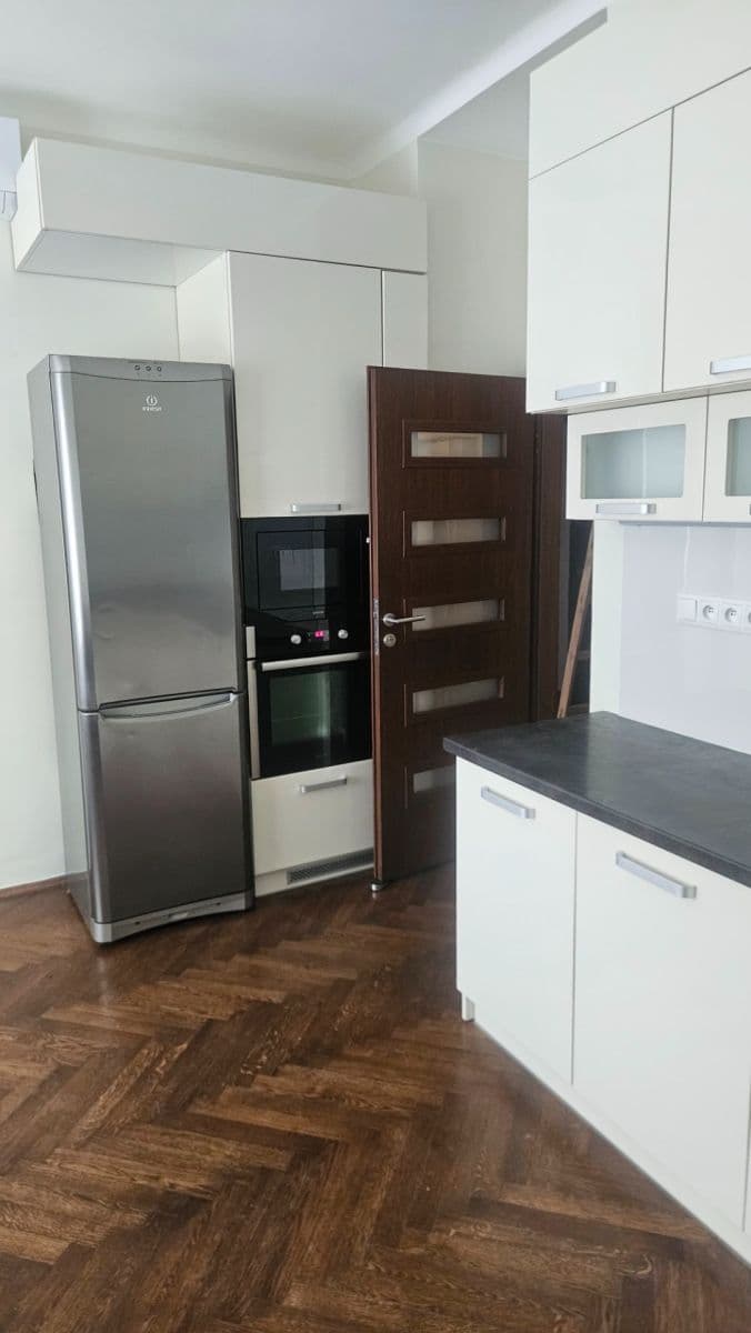 2 bedroom with open-plan kitchen flat to rent, 72 m², 5. května, Prague, Prague 2 bedroom with open-plan kitchen flat to rent, 72 m², 5. května, Prague, Prague