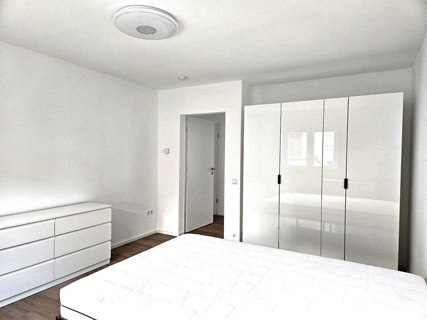 2 bedroom with open-plan kitchen flat to rent, 123 m², Stuttgart, Baden-Württemberg 2 bedroom with open-plan kitchen flat to rent, 123 m², Stuttgart, Baden-Württemberg
