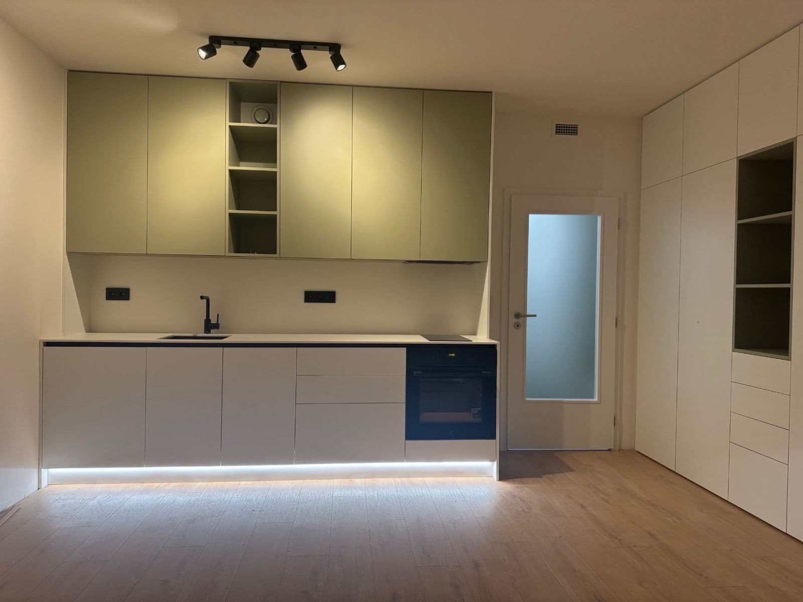 Studio flat to rent, 33 m², Strančická, Prague, Prague Studio flat to rent, 33 m², Strančická, Prague, Prague